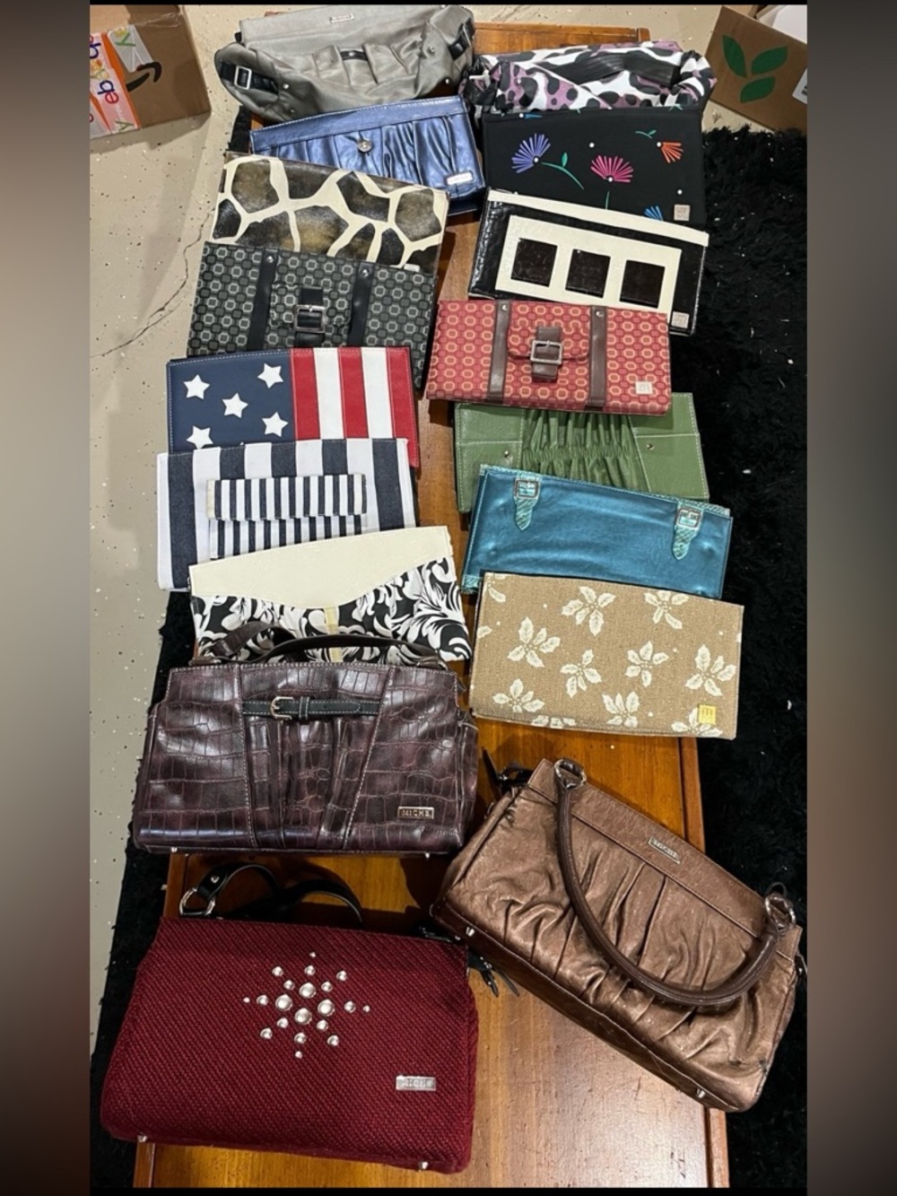 Miche purses and interchangeable designs